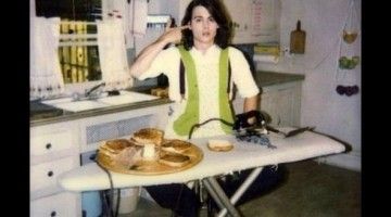 Johnny Depp robiący tosty żelazkiem